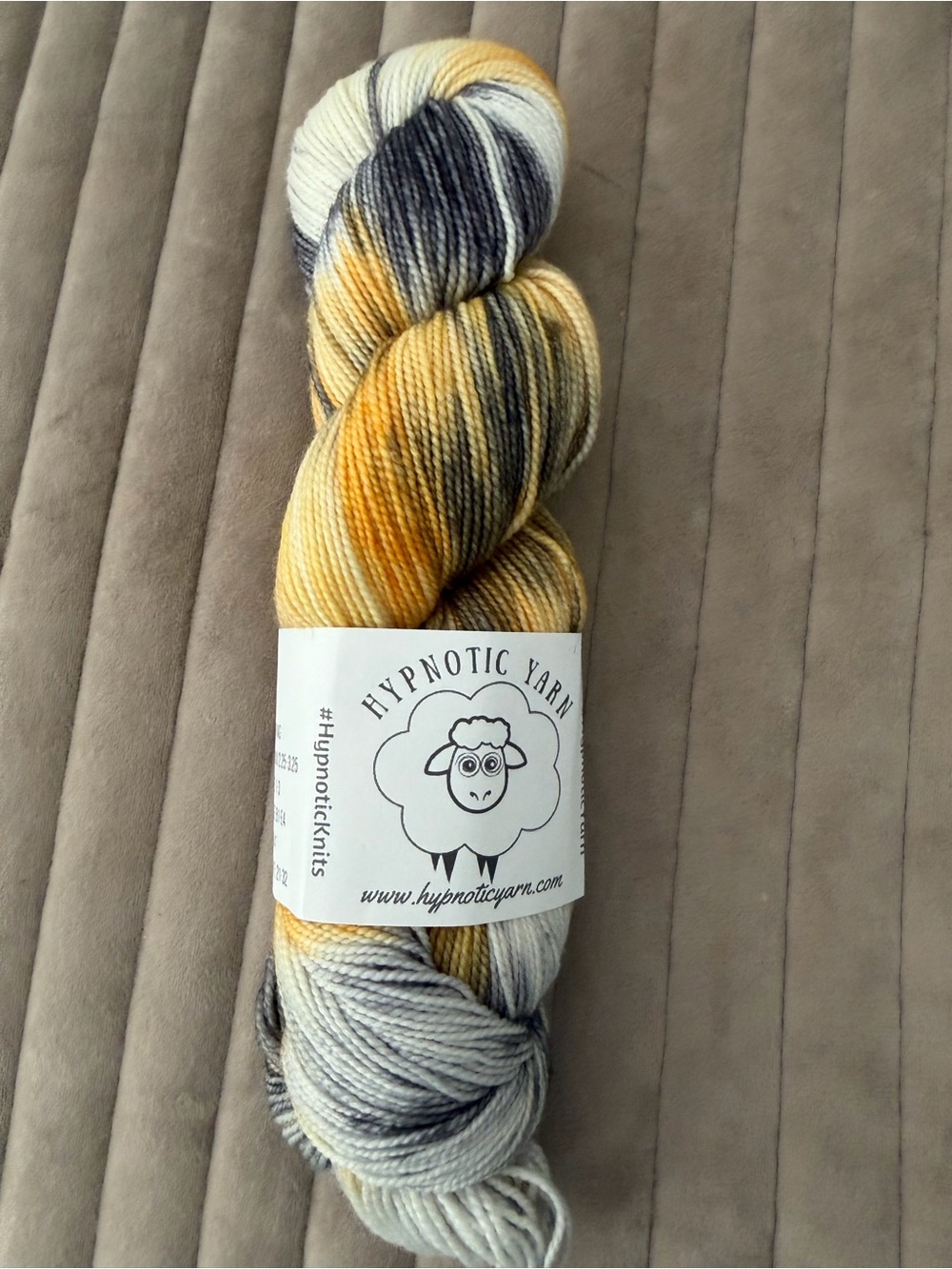 Hypnotic yarn premium - Yellow, Gray & White